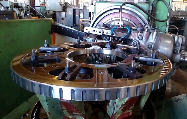 Engrane recto en la máquina de Ram-Gear